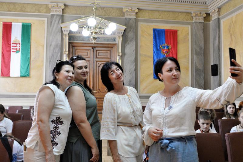 Ukrán gyerekek látogatása a Városházán