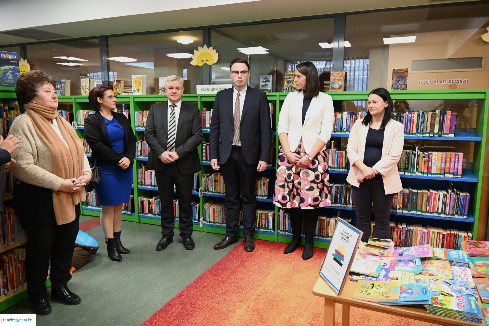 Ukrán gyermekkönyv sarkot  alakítottak ki a könyvtárban