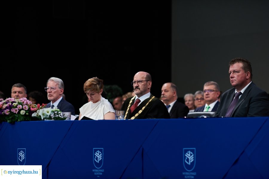 Ünnepélyes oklevélátadó az egyetemen 20240706