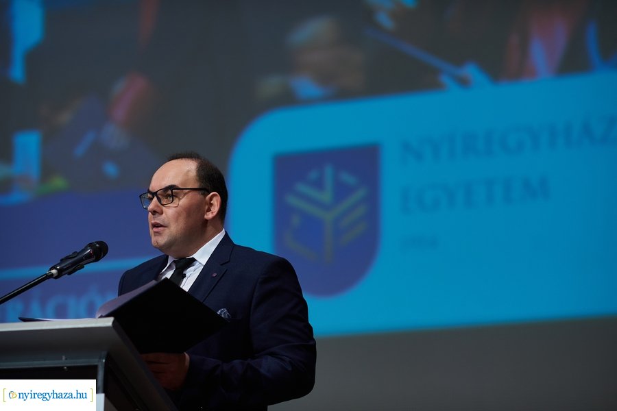 Ünnepélyes oklevélátadó az egyetemen 20240706