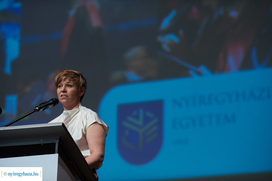 Ünnepélyes oklevélátadó az egyetemen 20240706