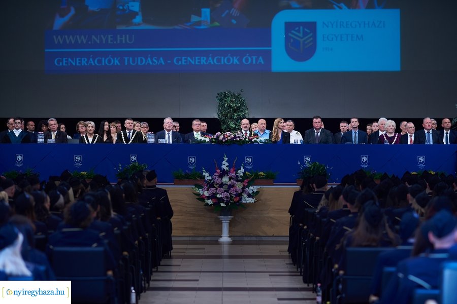 Ünnepélyes oklevélátadó az egyetemen 20240706
