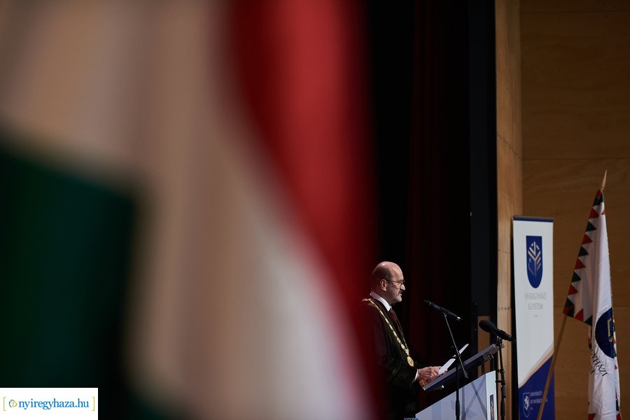 Ünnepélyes oklevélátadó az egyetemen 20240706