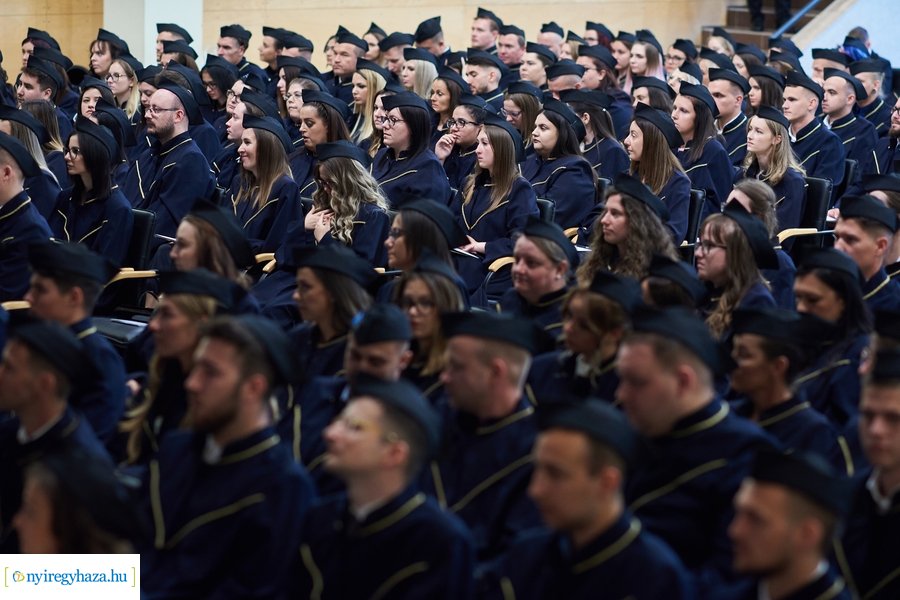 Ünnepélyes oklevélátadó az egyetemen 20240706