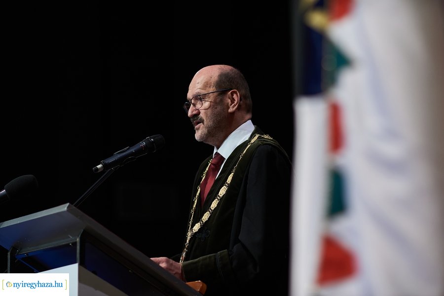 Ünnepélyes oklevélátadó az egyetemen 20240706