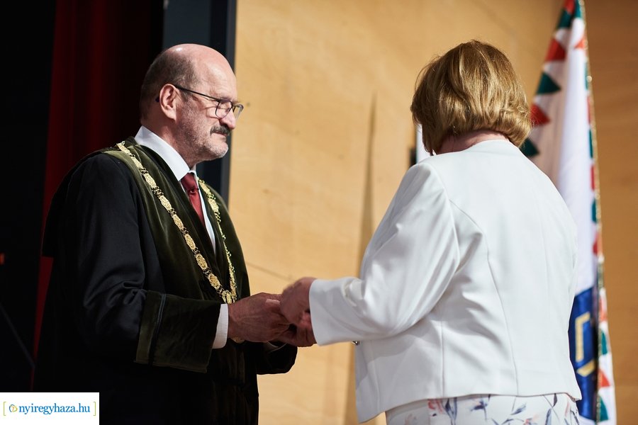 Ünnepélyes oklevélátadó az egyetemen 20240706