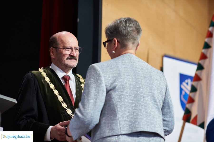 Ünnepélyes oklevélátadó az egyetemen 20240706