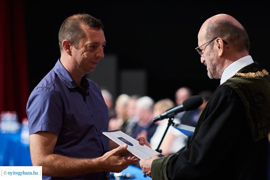 Ünnepélyes oklevélátadó az egyetemen 20240706