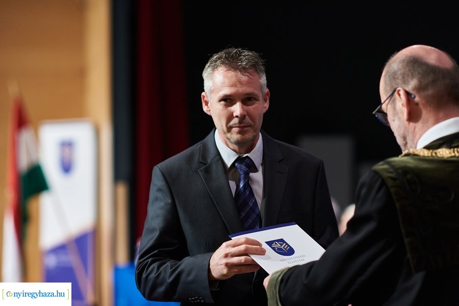 Ünnepélyes oklevélátadó az egyetemen 20240706