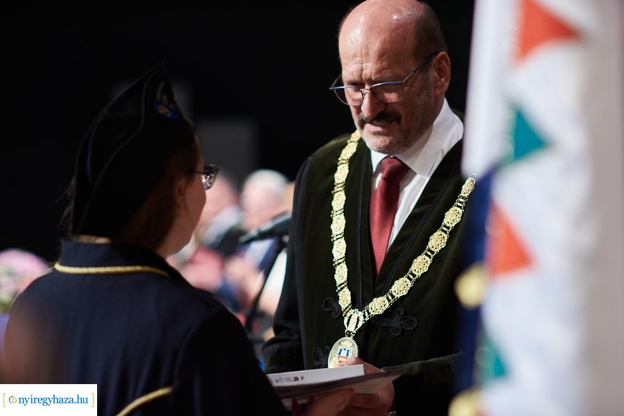 Ünnepélyes oklevélátadó az egyetemen 20240706