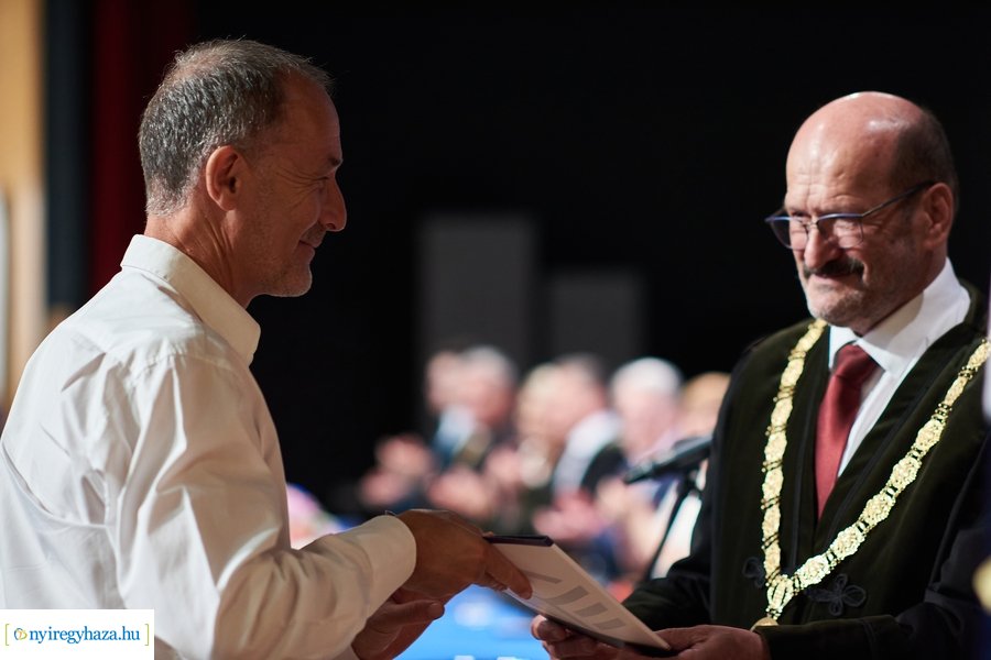 Ünnepélyes oklevélátadó az egyetemen 20240706