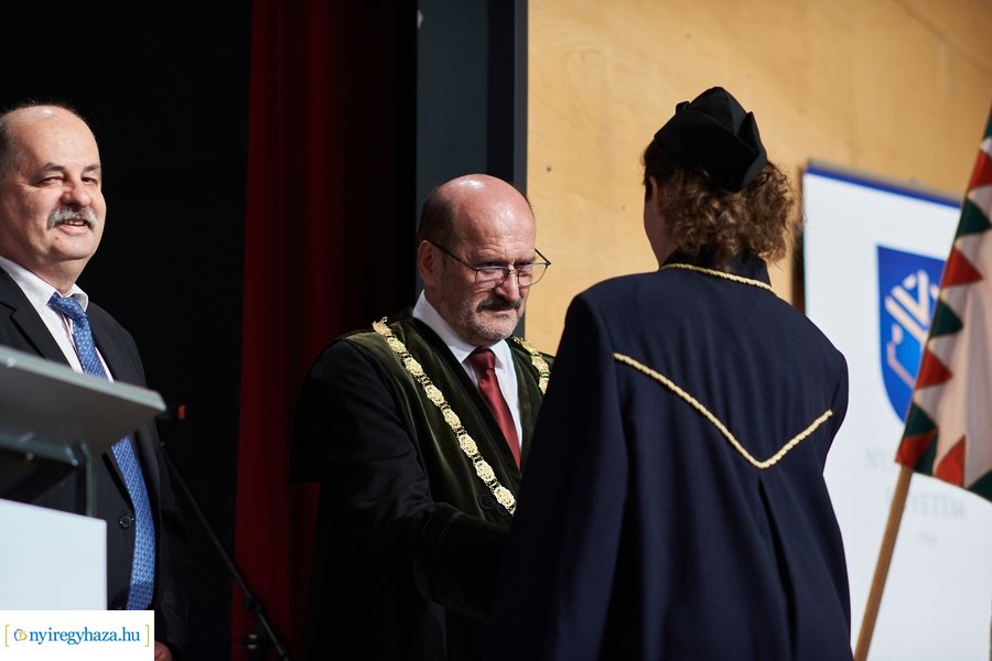 Ünnepélyes oklevélátadó az egyetemen 20240706