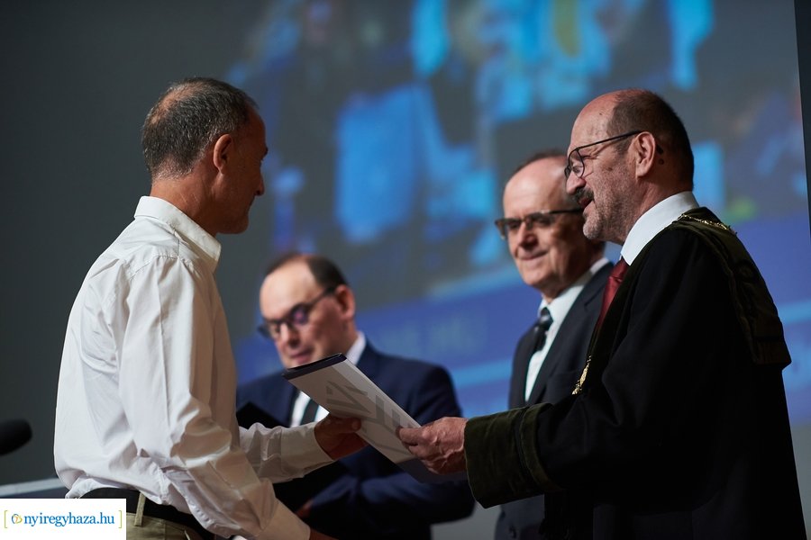 Ünnepélyes oklevélátadó az egyetemen 20240706