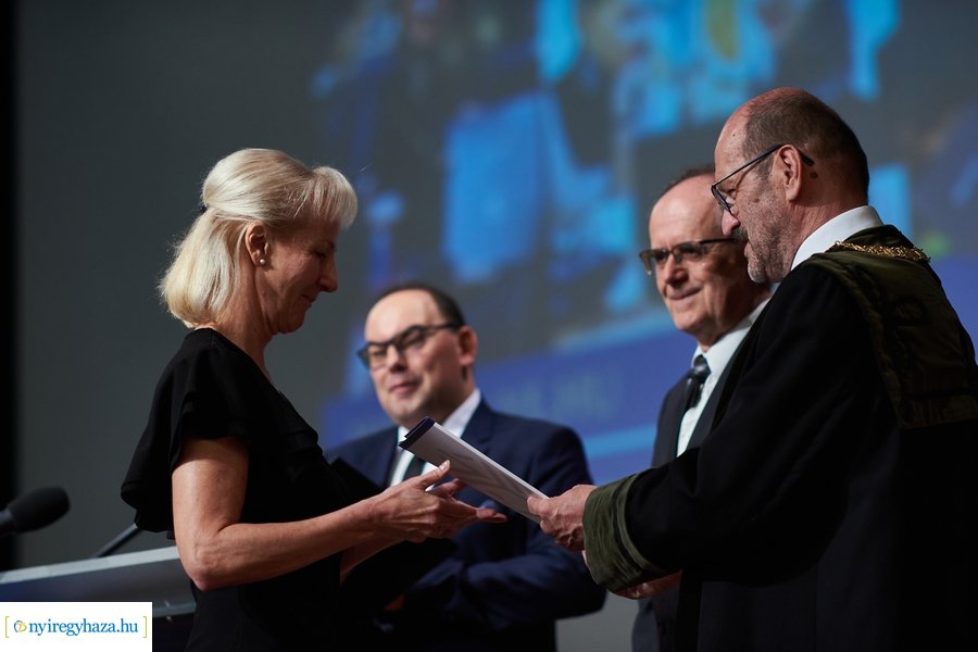 Ünnepélyes oklevélátadó az egyetemen 20240706