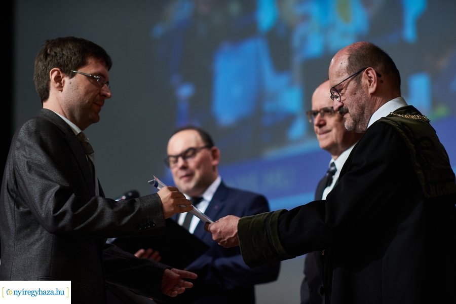 Ünnepélyes oklevélátadó az egyetemen 20240706