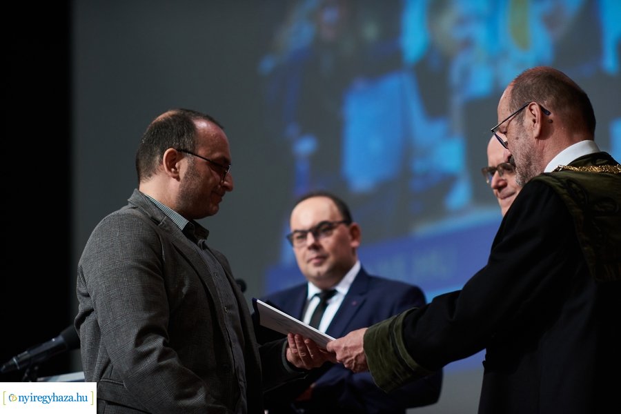 Ünnepélyes oklevélátadó az egyetemen 20240706