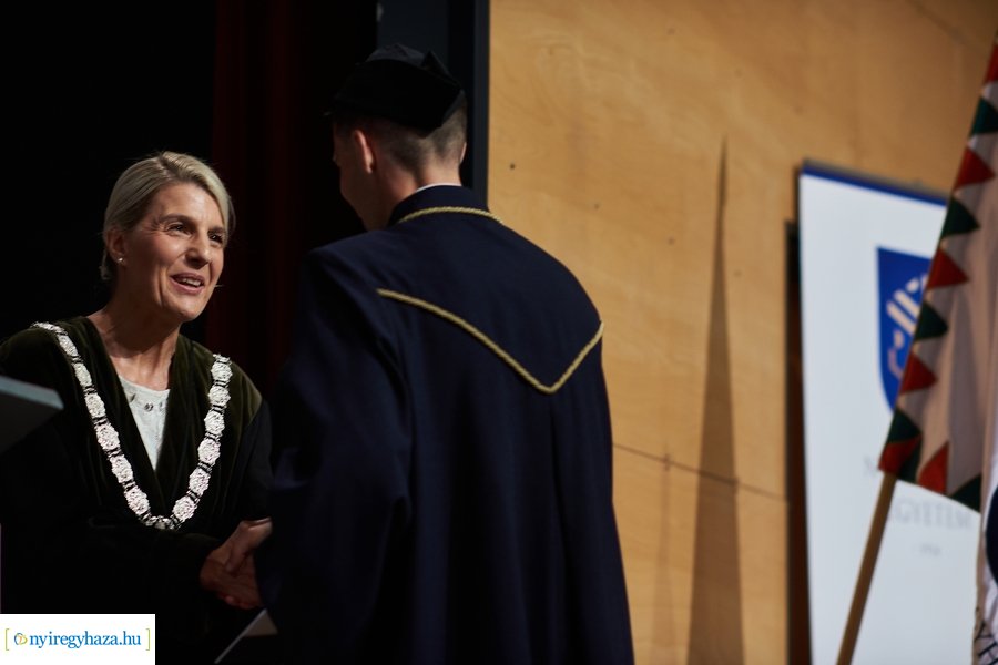 Ünnepélyes oklevélátadó az egyetemen 20240706