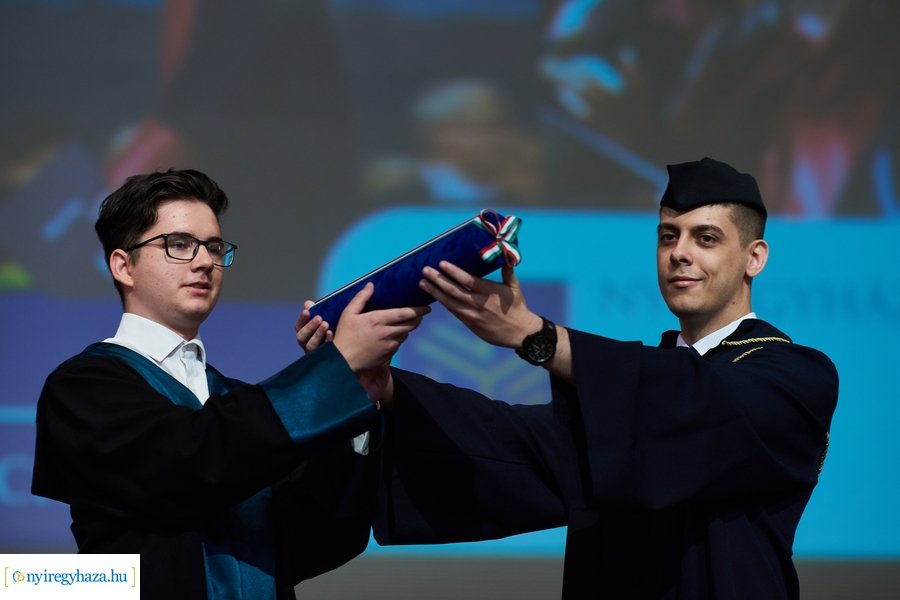 Ünnepélyes oklevélátadó az egyetemen 20240706