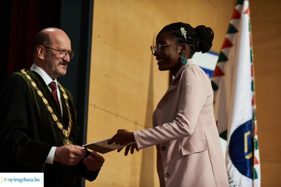 Ünnepélyes oklevélátadó az egyetemen 20240706
