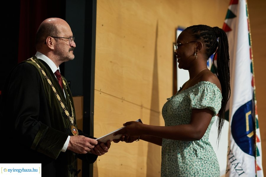 Ünnepélyes oklevélátadó az egyetemen 20240706