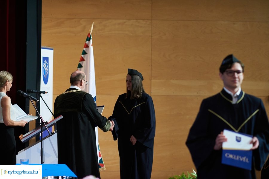 Ünnepélyes oklevélátadó az egyetemen 20240706