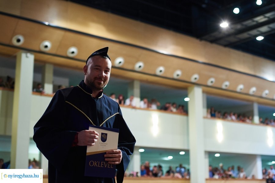 Ünnepélyes oklevélátadó az egyetemen 20240706