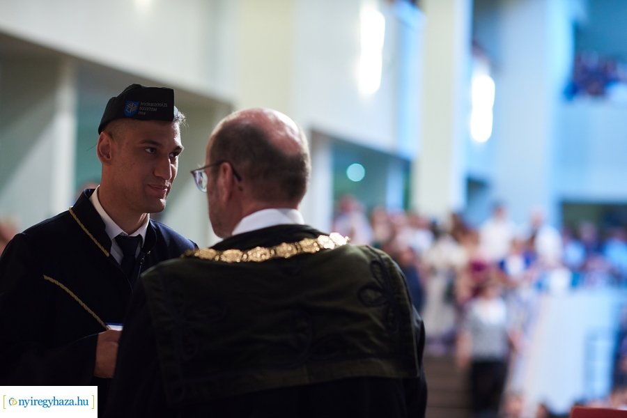 Ünnepélyes oklevélátadó az egyetemen 20240706