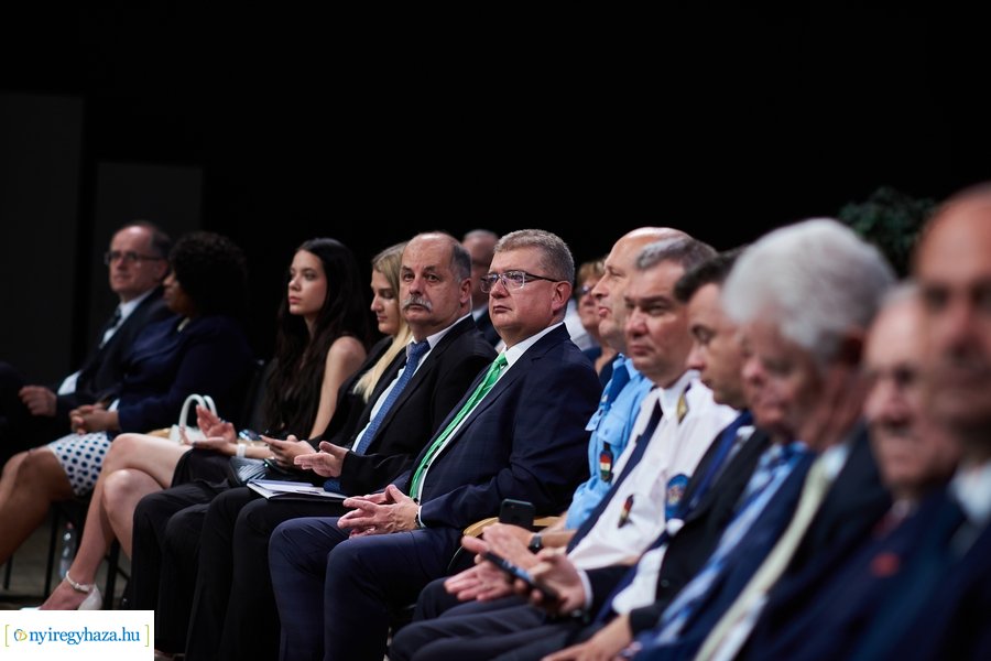 Ünnepélyes oklevélátadó az egyetemen 20240706