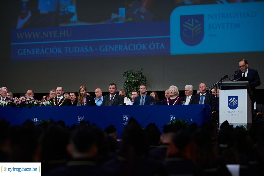 Ünnepélyes oklevélátadó az egyetemen 20240706