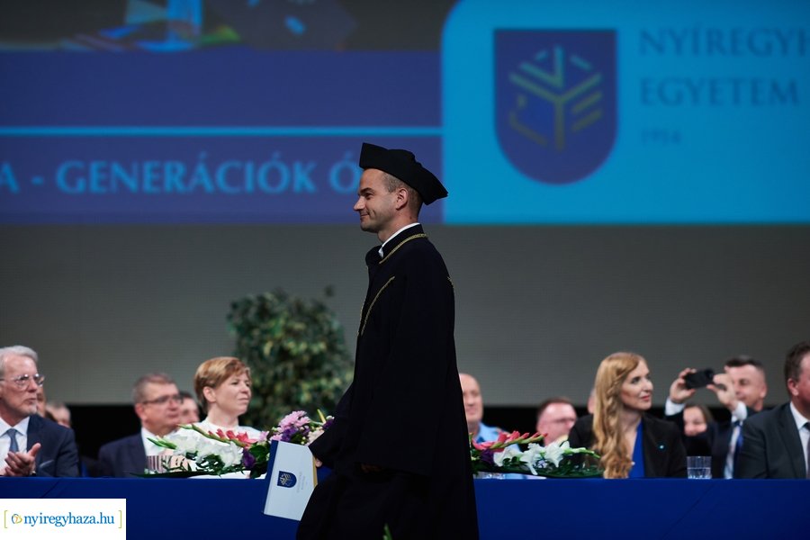 Ünnepélyes oklevélátadó az egyetemen 20240706