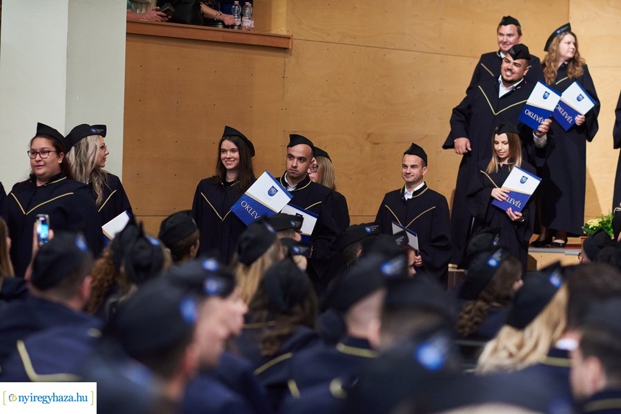 Ünnepélyes oklevélátadó az egyetemen 20240706