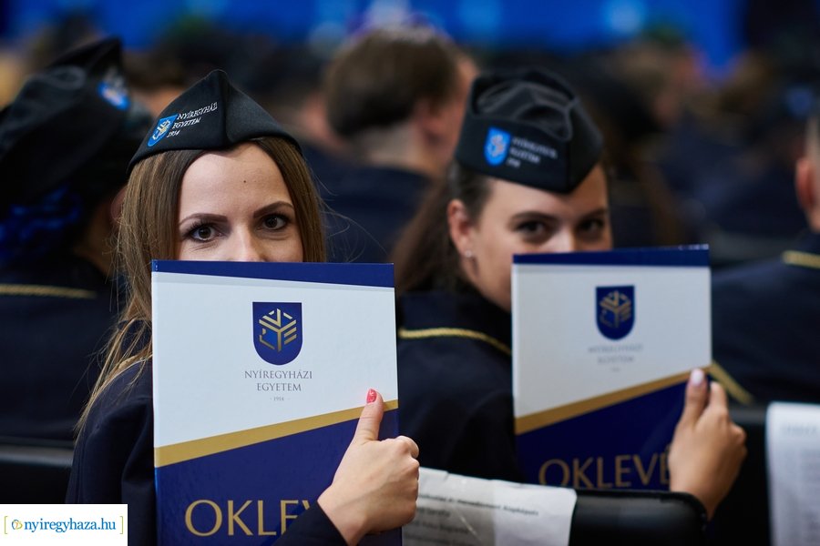 Ünnepélyes oklevélátadó az egyetemen 20240706