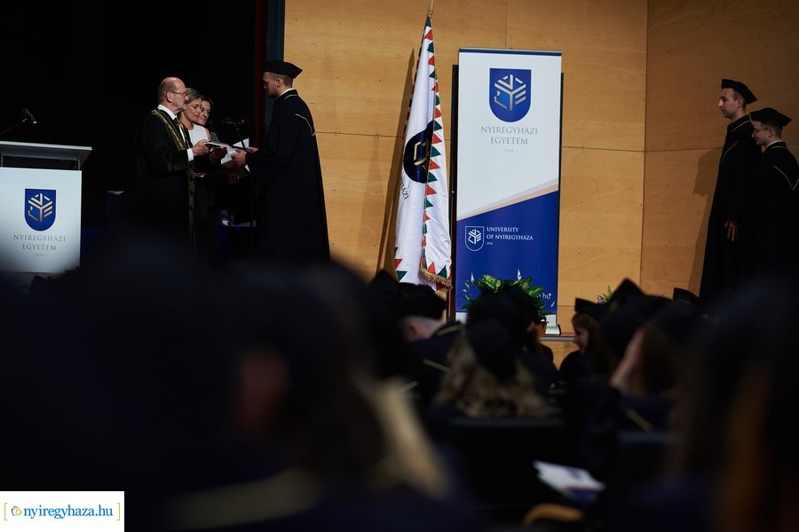 Ünnepélyes oklevélátadó az egyetemen 20240706