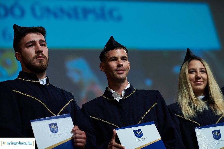 Ünnepélyes oklevélátadó az egyetemen 20240706