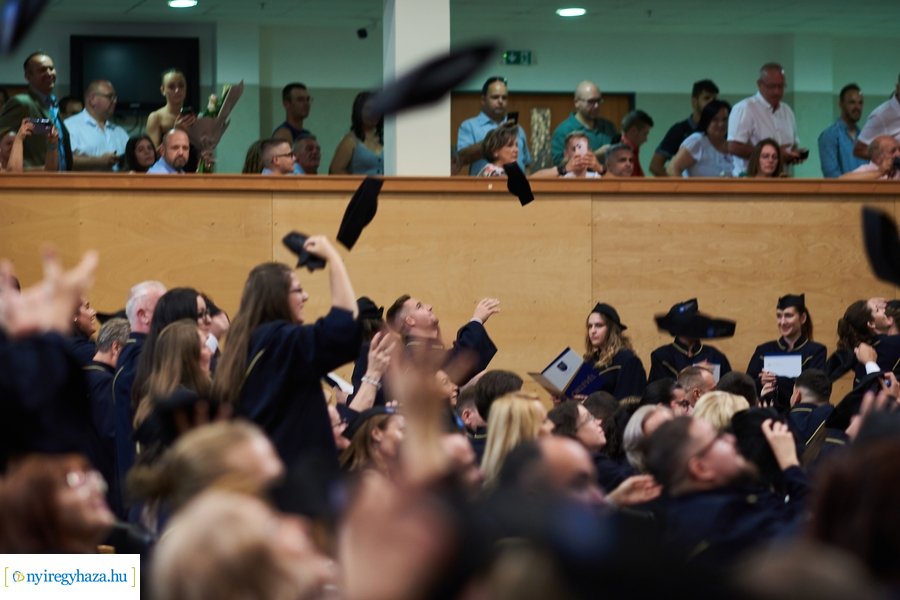 Ünnepélyes oklevélátadó az egyetemen 20240706
