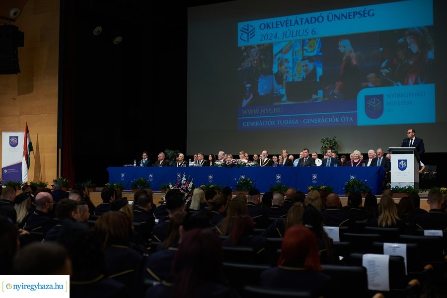 Ünnepélyes oklevélátadó az egyetemen 20240706