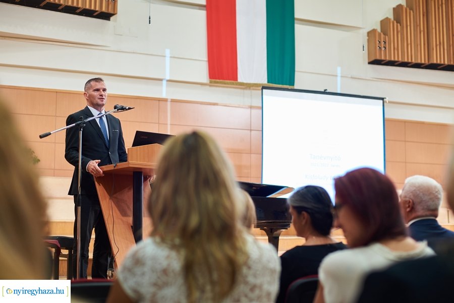 Ünnepélyes tanévnyitó a Kodály Zoltán iskolában