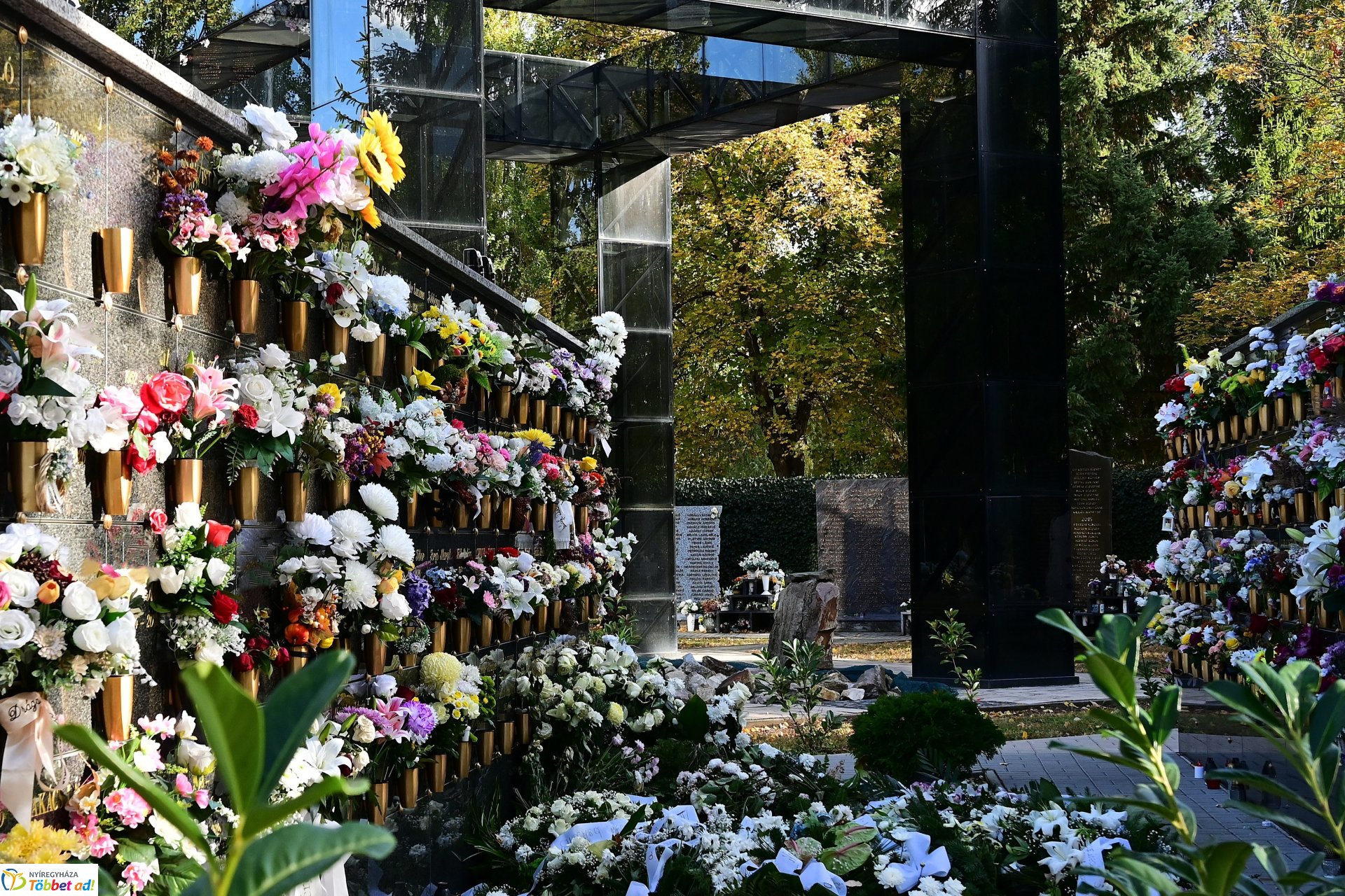 Ünnepi előkészületek az Északi Temetőben