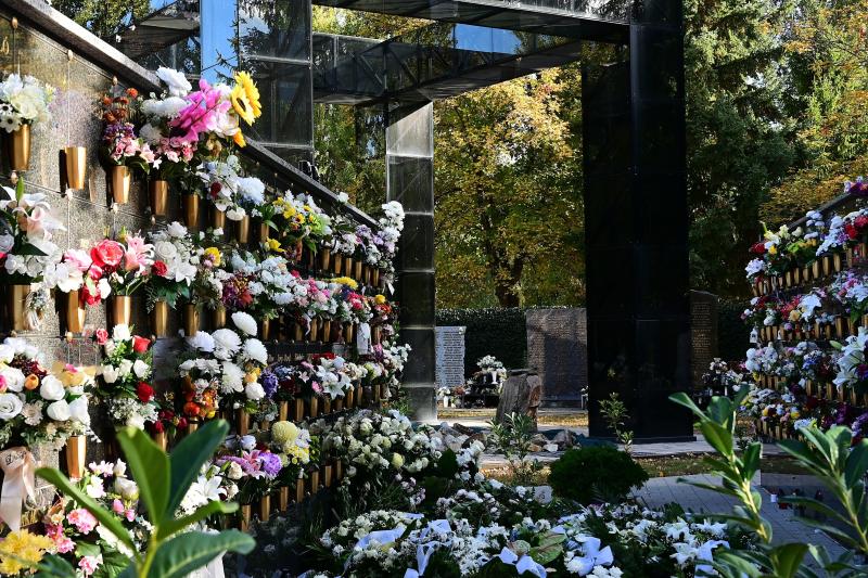 Ünnepi előkészületek az Északi Temetőben