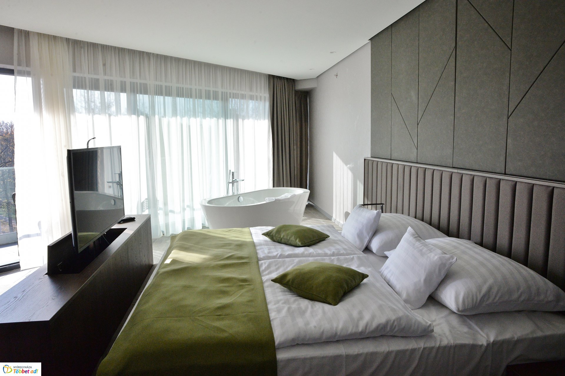 Ünnepi köszöntő a Hunguest Hotel Sóstó-ban