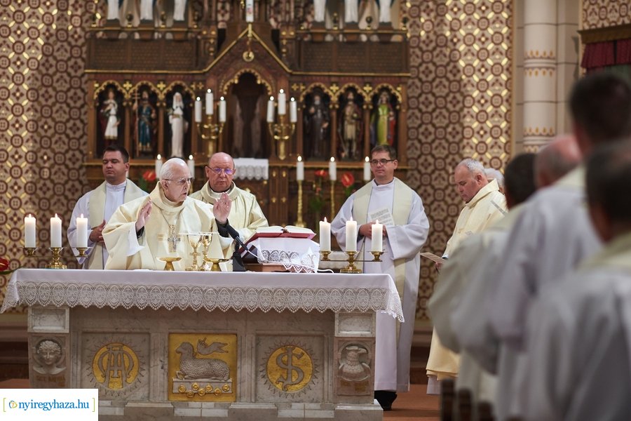 Ünnepi papi rekollekció