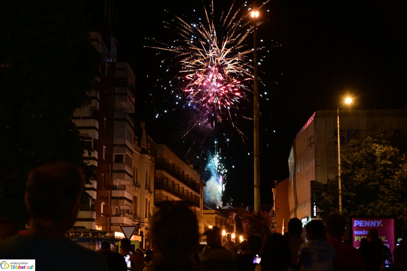 Ünnepi tűzijáték Nyíregyházán - 2025