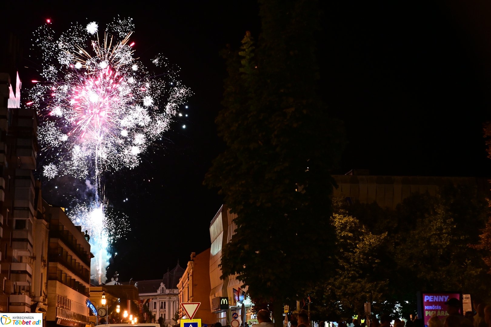 Ünnepi tűzijáték Nyíregyházán - 2025