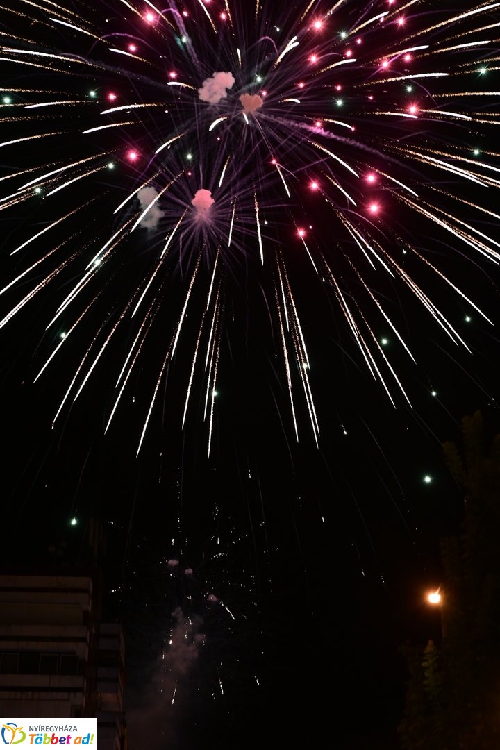 Ünnepi tűzijáték Nyíregyházán - 2025
