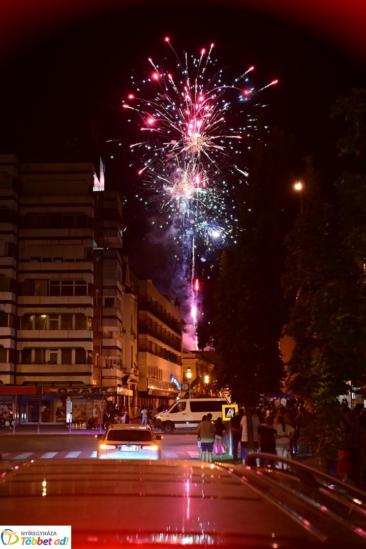 Ünnepi tűzijáték Nyíregyházán - 2025