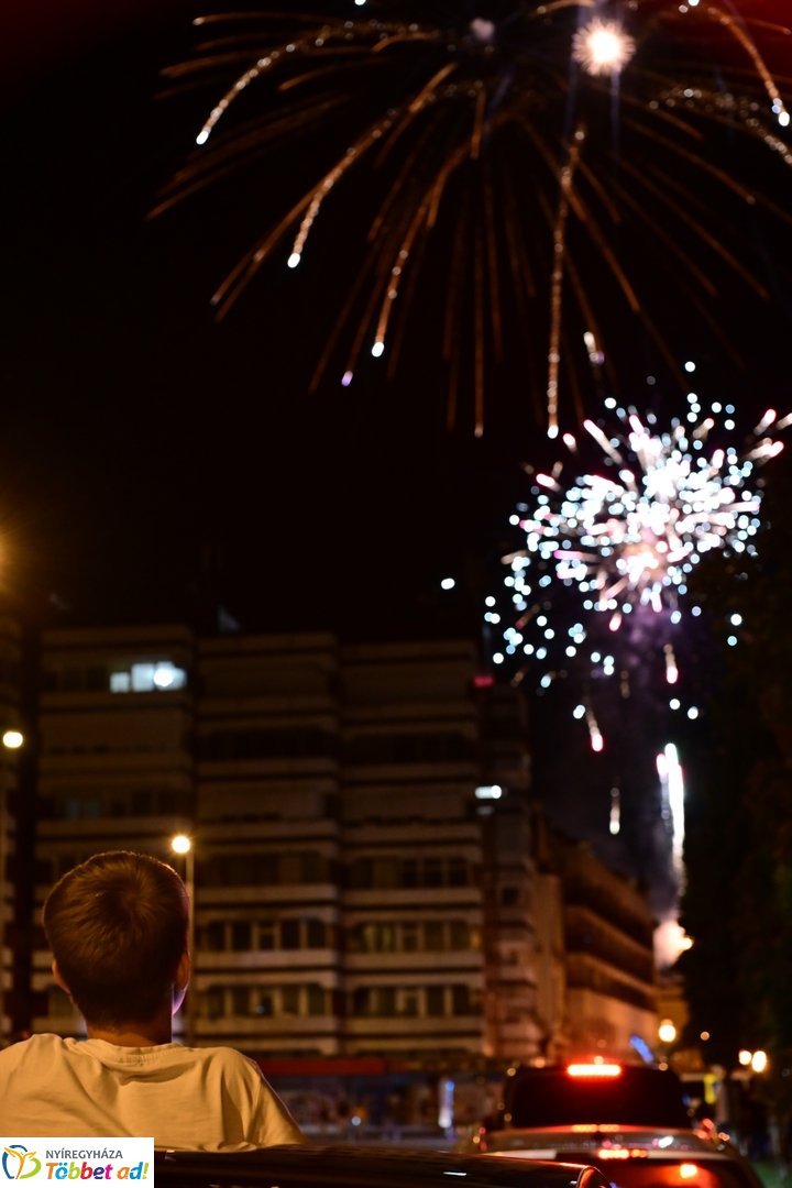 Ünnepi tűzijáték Nyíregyházán - 2025