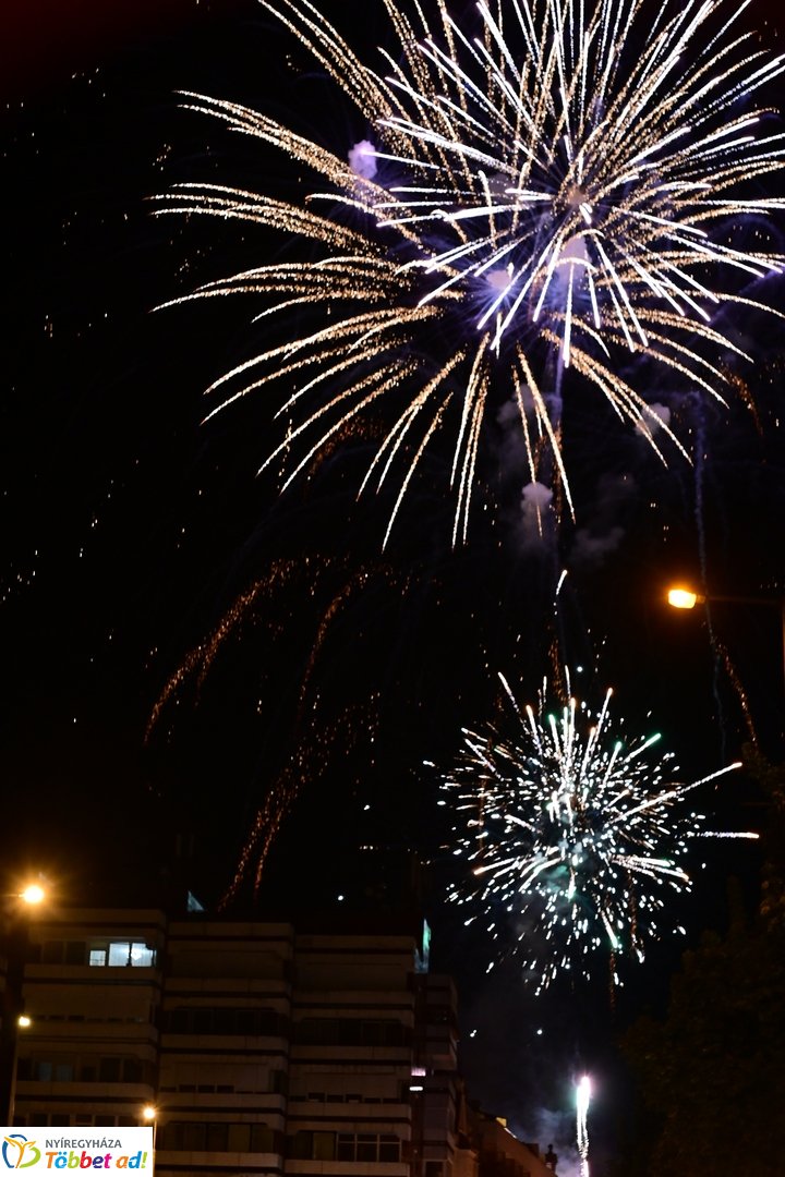 Ünnepi tűzijáték Nyíregyházán - 2025