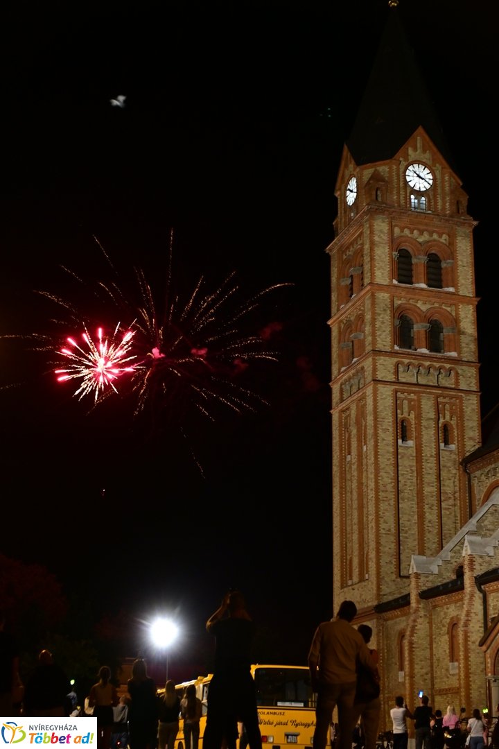 Ünnepi tűzijáték Nyíregyházán - 2025