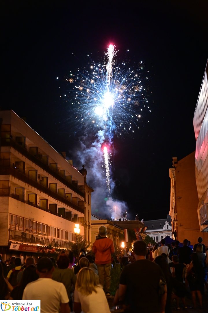 Ünnepi tűzijáték Nyíregyházán - 2025