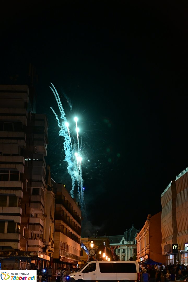 Ünnepi tűzijáték Nyíregyházán - 2025